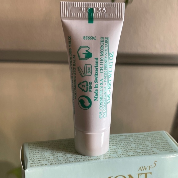 Valmont V-Shape Filling Eye Balm Deluxe Sample NEW - Picture 3 of 6